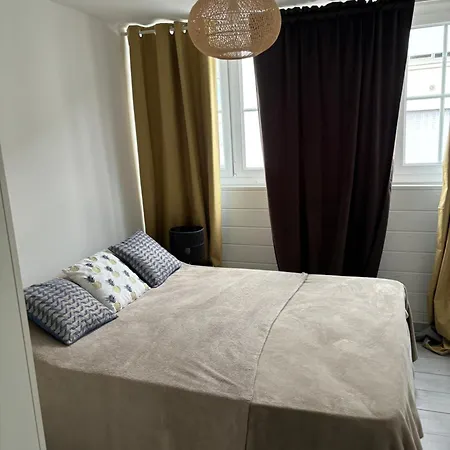 Nid Urbain Chez Sophie בנרס-דה-ביגור